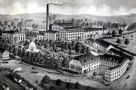 Blick auf die Gesamtanlage der Hoffmannfabrik, unten links der alte Kopfbahnhof